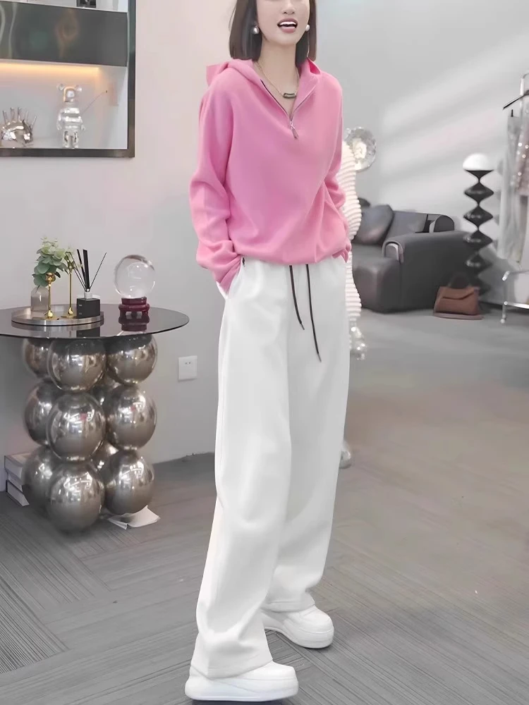 Early Autumn Fashionable Sportswear Set with Hoodie Wide Leg Pants Women's Casual Wear Age Defying Elegant Chinese Brand
Early Autumn Fashionable Sportswear Set with Hoodie Wide Leg Pants Women's Casual Wear Age Defying Elegant Chinese Brand