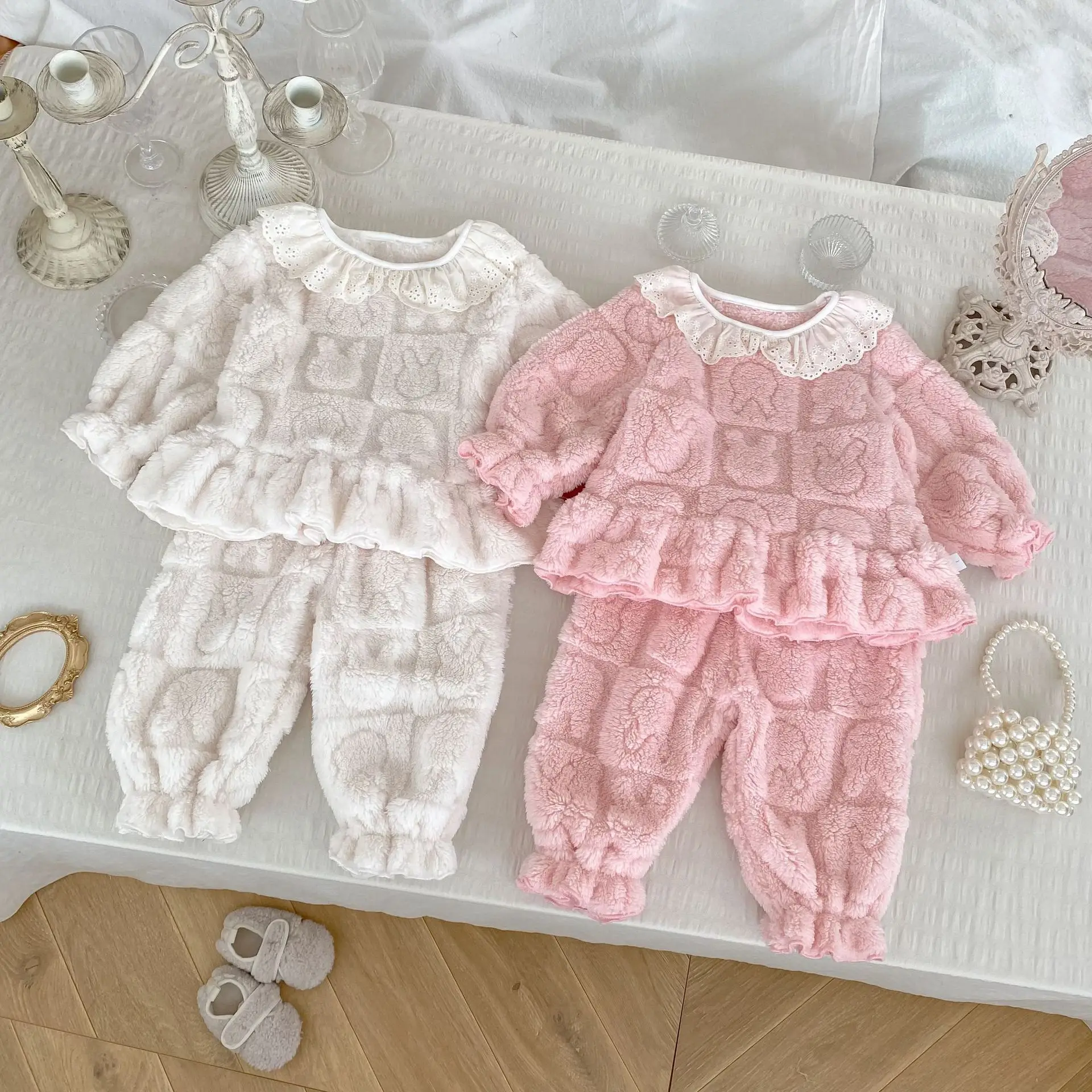 2025 Winter New Girls Warm Coral Fleece Pajamas Children Clothes Set Baby Girl Lace Collar Sleepwear 2pcs Suit Kids Outfits 
2025 Winter New Girls Warm Coral Fleece Pajamas Children Clothes Set Baby Girl Lace Collar Sleepwear 2pcs Suit Kids Outfits