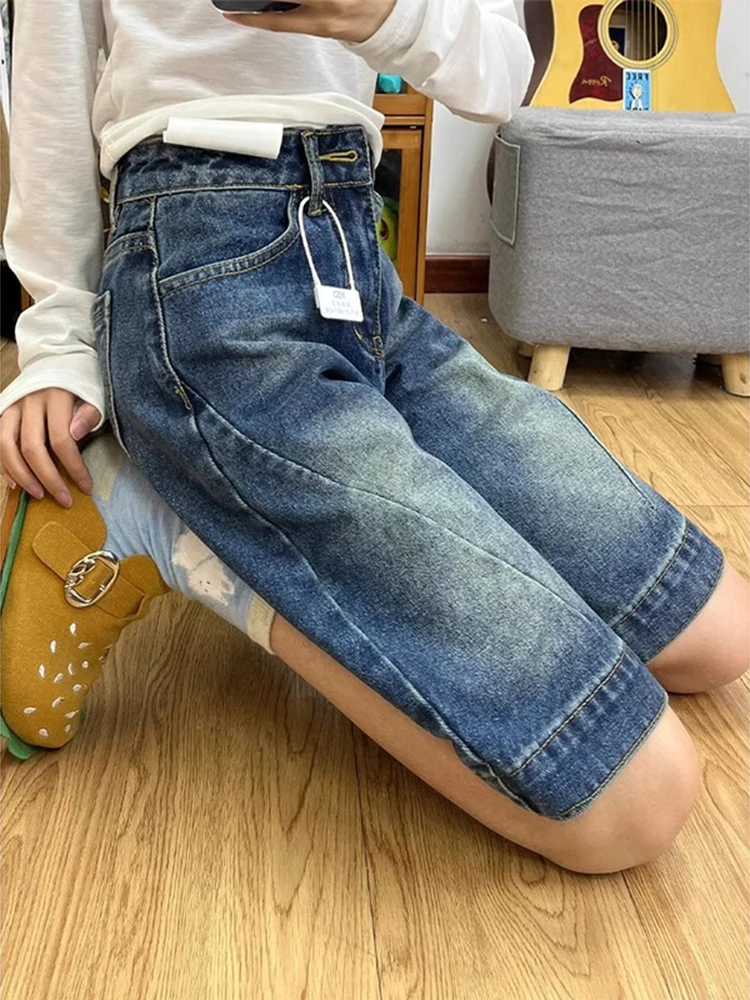 plus Size Women's Vintage Denim Shorts High Waist Wide Leg Jeans Slimming Five-Quarter Length Casual Spring Fashion
plus Size Women's Vintage Denim Shorts High Waist Wide Leg Jeans Slimming Five-Quarter Length Casual Spring Fashion