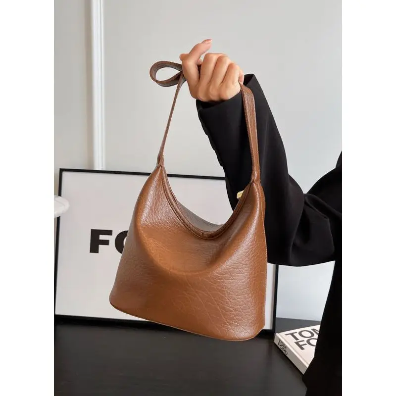 Vintage Soft Leather Women's Bag Large Capacity Luxury Bucket Shoulder Bags Trendy Fashion Retro Handbags For Women
Vintage Soft Leather Women's Bag Large Capacity Luxury Bucket Shoulder Bags Trendy Fashion Retro Handbags For Women