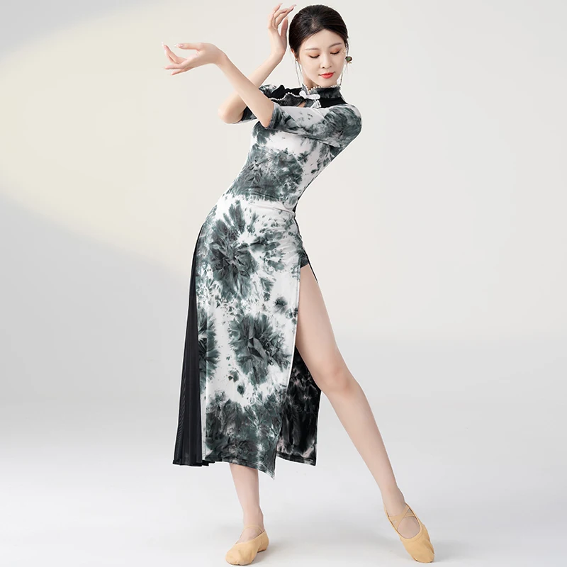 Classical Dance Clothes For Women Adult Black/Purple Cheongsam Suit Chinese Style National Stage Performance Costumes DQL7638
Classical Dance Clothes For Women Adult Black/Purple Cheongsam Suit Chinese Style National Stage Performance Costumes DQL7638