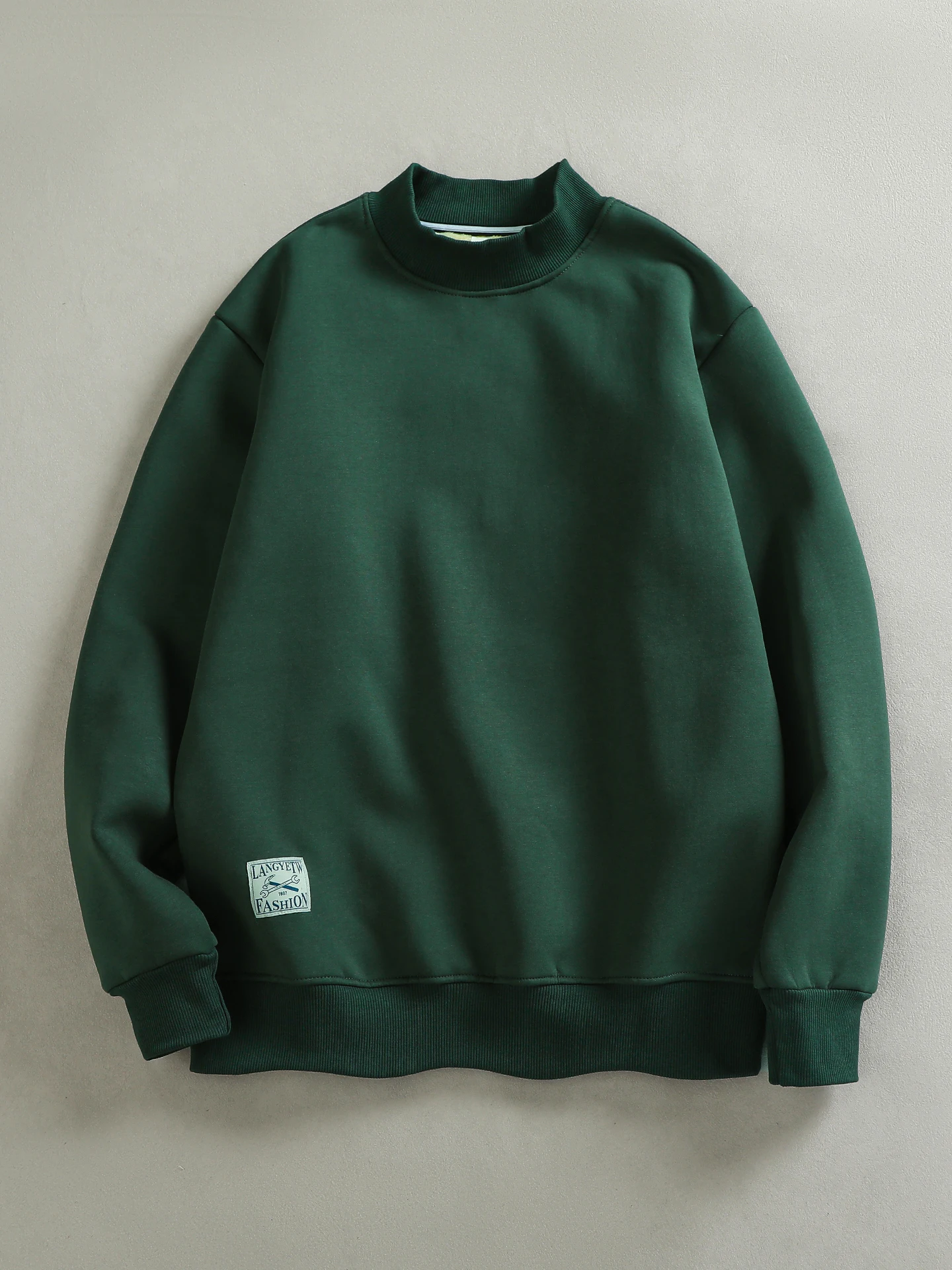 Thickened Fleece Hoodie Sweatshirt Men's Winter Warm Color Basic Long Sleeve round Neck Pullover Casual Knitted Fabric
Thickened Fleece Hoodie Sweatshirt Men's Winter Warm Color Basic Long Sleeve round Neck Pullover Casual Knitted Fabric