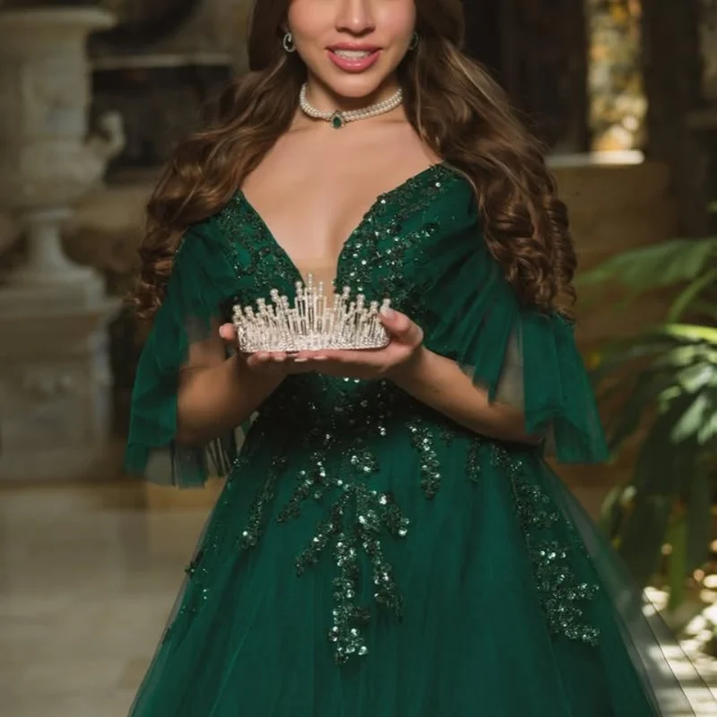 Dark Green Quinceanera Dress crystal Decal Long tail Lace ruffles Vestidos De 15 Quinceanera Customize
Dark Green Quinceanera Dress crystal Decal Long tail Lace ruffles Vestidos De 15 Quinceanera Customize