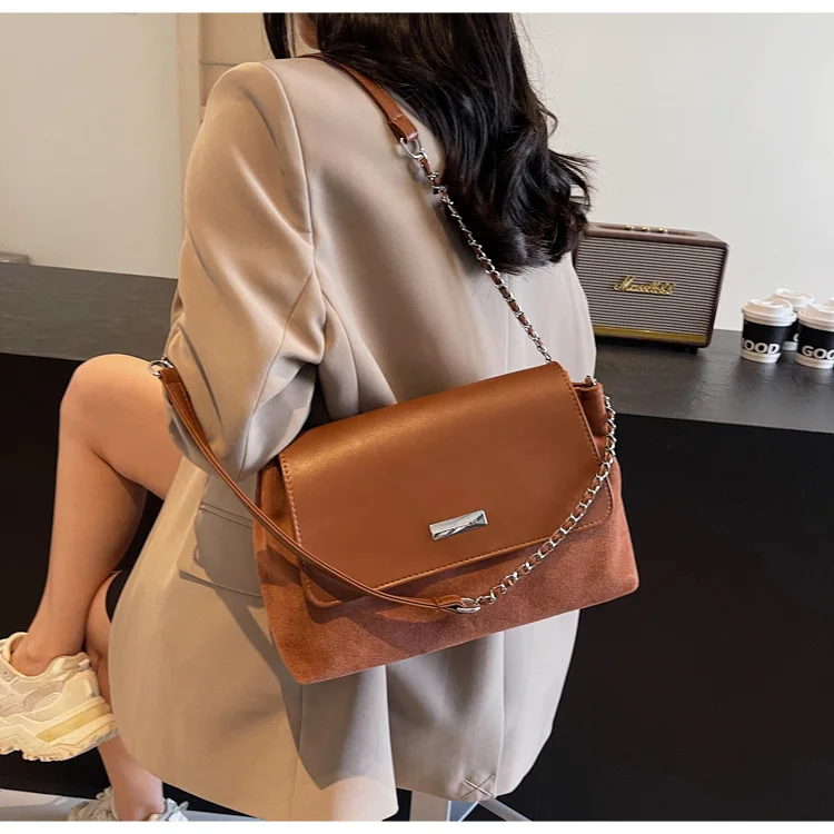 New Fashionable Retro Commuter Shoulder Bag, Casual Soft-faced Messenger Bag, Large-capacity Underarm Bag for Women
New Fashionable Retro Commuter Shoulder Bag, Casual Soft-faced Messenger Bag, Large-capacity Underarm Bag for Women