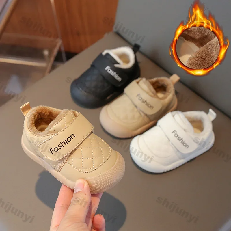 Children's Soft Soles Cotton Shoes Winter New Baby Toddler Shoes Warm Outdoor Causal Fashion Versatile Non-slip Plush Flat Shoe
Children's Soft Soles Cotton Shoes Winter New Baby Toddler Shoes Warm Outdoor Causal Fashion Versatile Non-slip Plush Flat Shoe