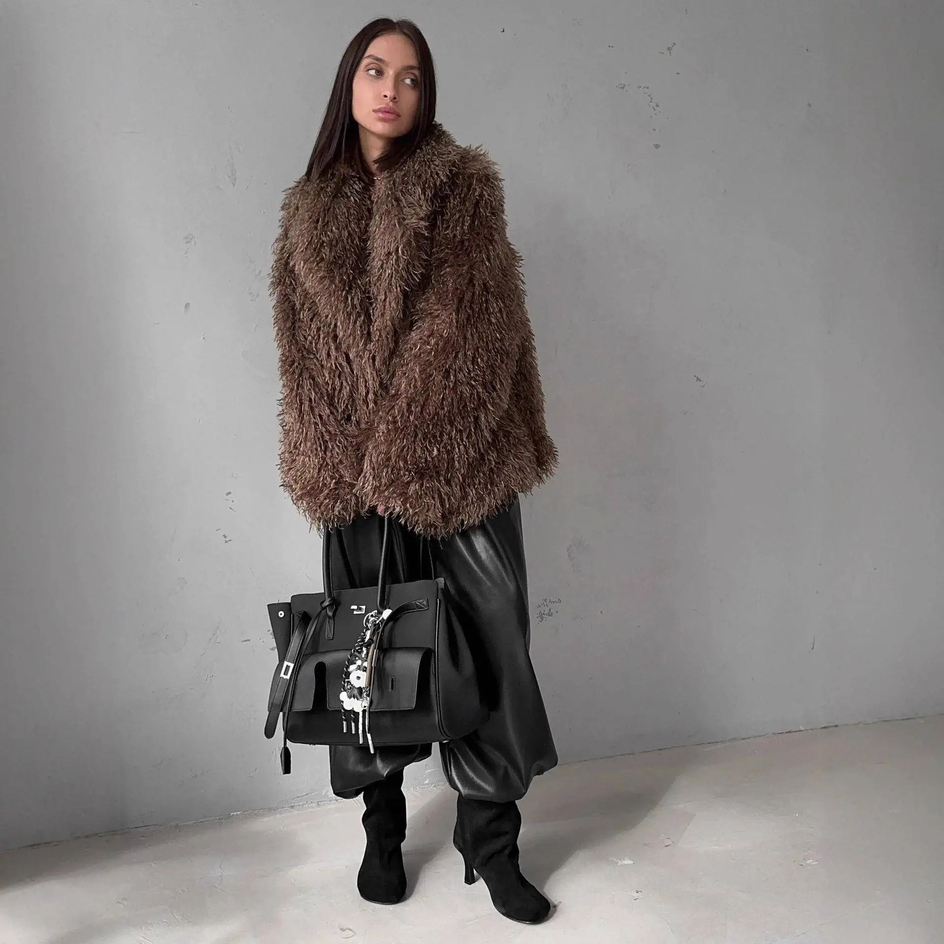 Winter Fashion Outerwear Women's Loose Thickened Soft Artificial Fur Coat Versatile Large Coat Polyester Long Sleeve Color
Winter Fashion Outerwear Women's Loose Thickened Soft Artificial Fur Coat Versatile Large Coat Polyester Long Sleeve Color