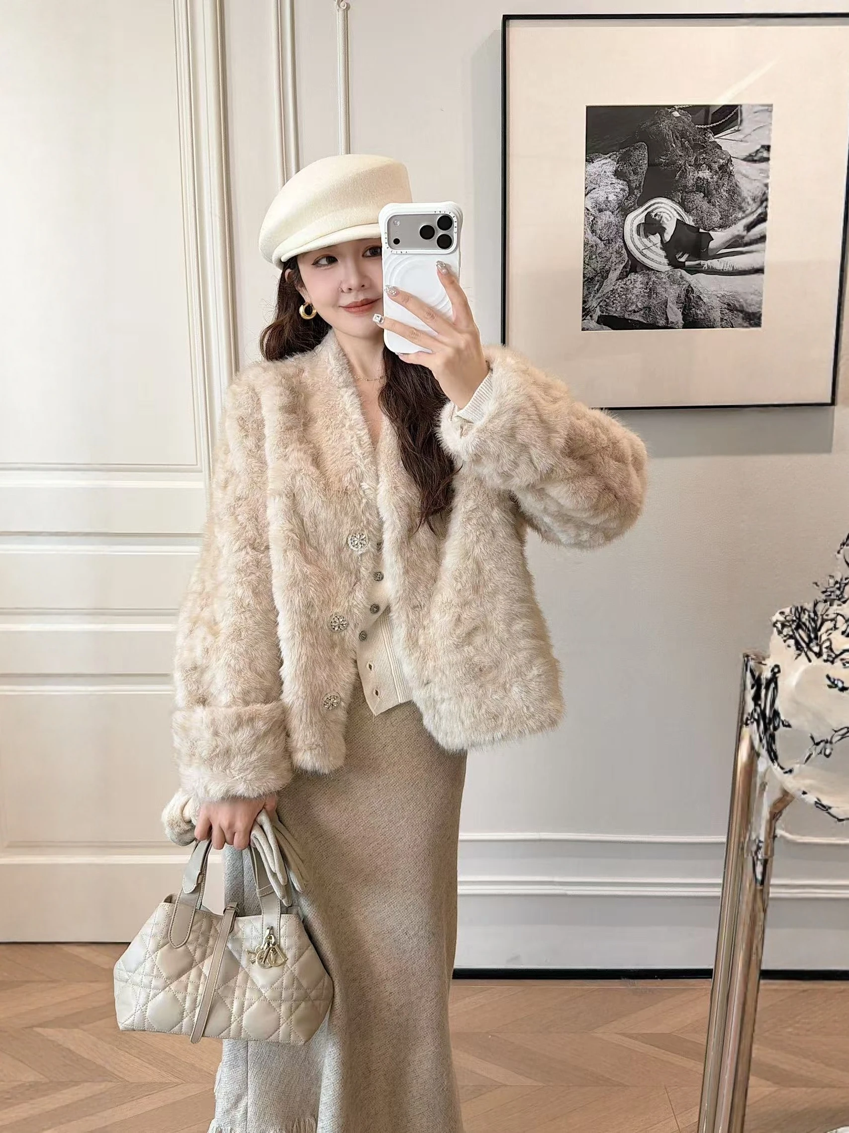 Экологичная роскошная шуба из кроличьего меха PINZIKO: универсальная укороченная верхняя одежда из полиэфирного волокна для женщин, стройнящая фигуру
Экологичная роскошная шуба из кроличьего меха PINZIKO: универсальная укороченная верхняя одежда из полиэфирного волокна для женщин, стройнящая фигуру