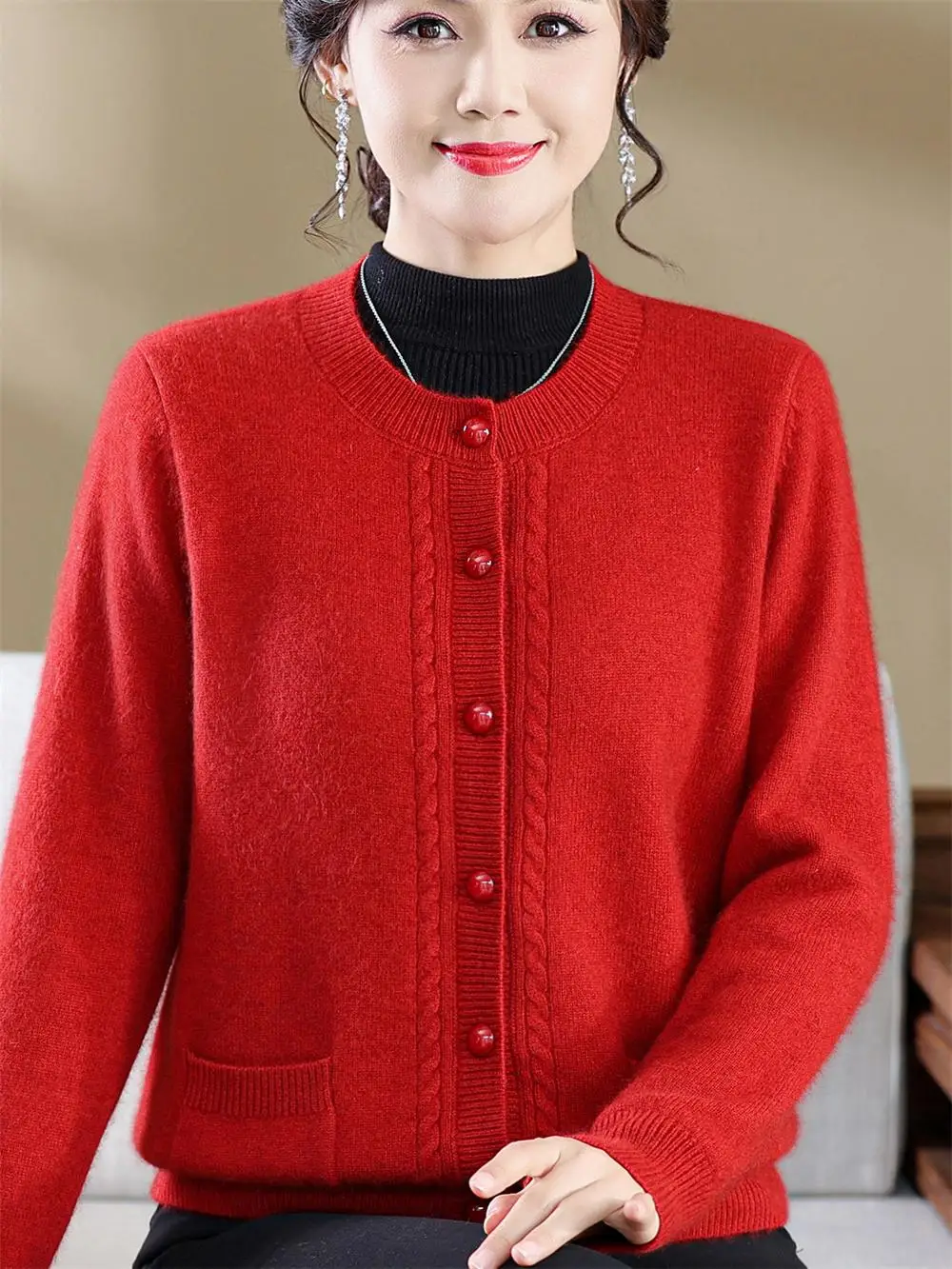 Модный свитер для мамы на осень и зиму Thiened Pure Camere, верхняя одежда, женский свободный кардиган большого размера, верхняя одежда, шерстяное пальто
Модный свитер для мамы на осень и зиму Thiened Pure Camere, верхняя одежда, женский свободный кардиган большого размера, верхняя одежда, шерстяное пальто