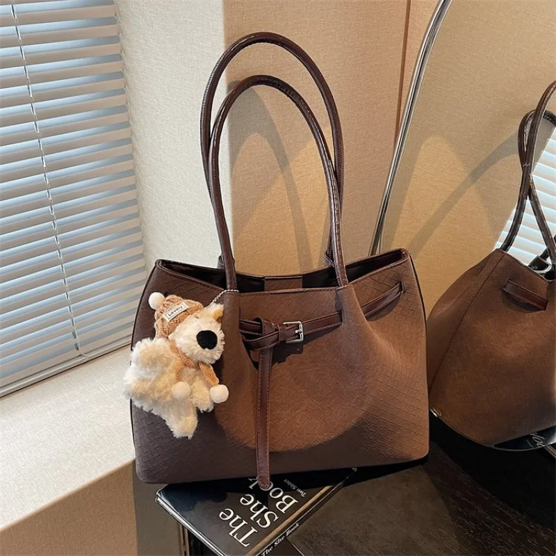 Superior Women's Crossbody-Bag Crafted From Cowhide Leather Boasting High-End Croatia Famous Spacious Soft Look
Superior Women's Crossbody-Bag Crafted From Cowhide Leather Boasting High-End Croatia Famous Spacious Soft Look