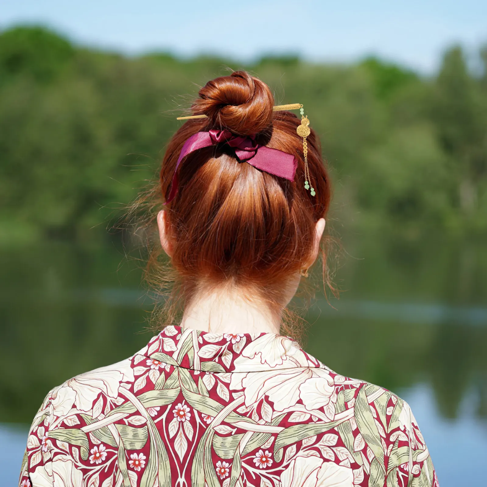 Vintage Gold Gourd Hairpin with Delicate Tassel Chinese Traditional Bun Hair Stick Retro Hair Accessory for Elegant Updo
Vintage Gold Gourd Hairpin with Delicate Tassel Chinese Traditional Bun Hair Stick Retro Hair Accessory for Elegant Updo