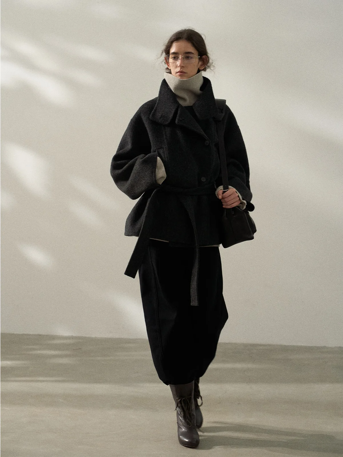 Wool Stand Collar Double-faced Wool Coat Mid-length Wool High Quality Coat for Women
Wool Stand Collar Double-faced Wool Coat Mid-length Wool High Quality Coat for Women