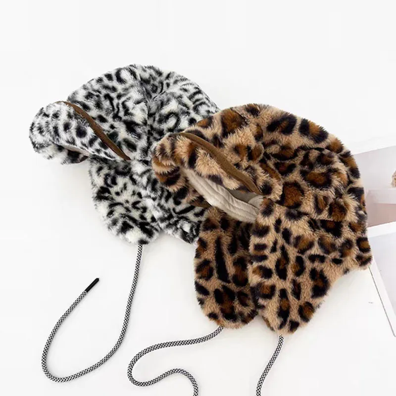 Korean Retro Leopard Print Plush Lei Feng Hats for Men and Women, Outdoor Skiing Flight Hats, Winter Warm Cycling Ear Protecters
Korean Retro Leopard Print Plush Lei Feng Hats for Men and Women, Outdoor Skiing Flight Hats, Winter Warm Cycling Ear Protecters