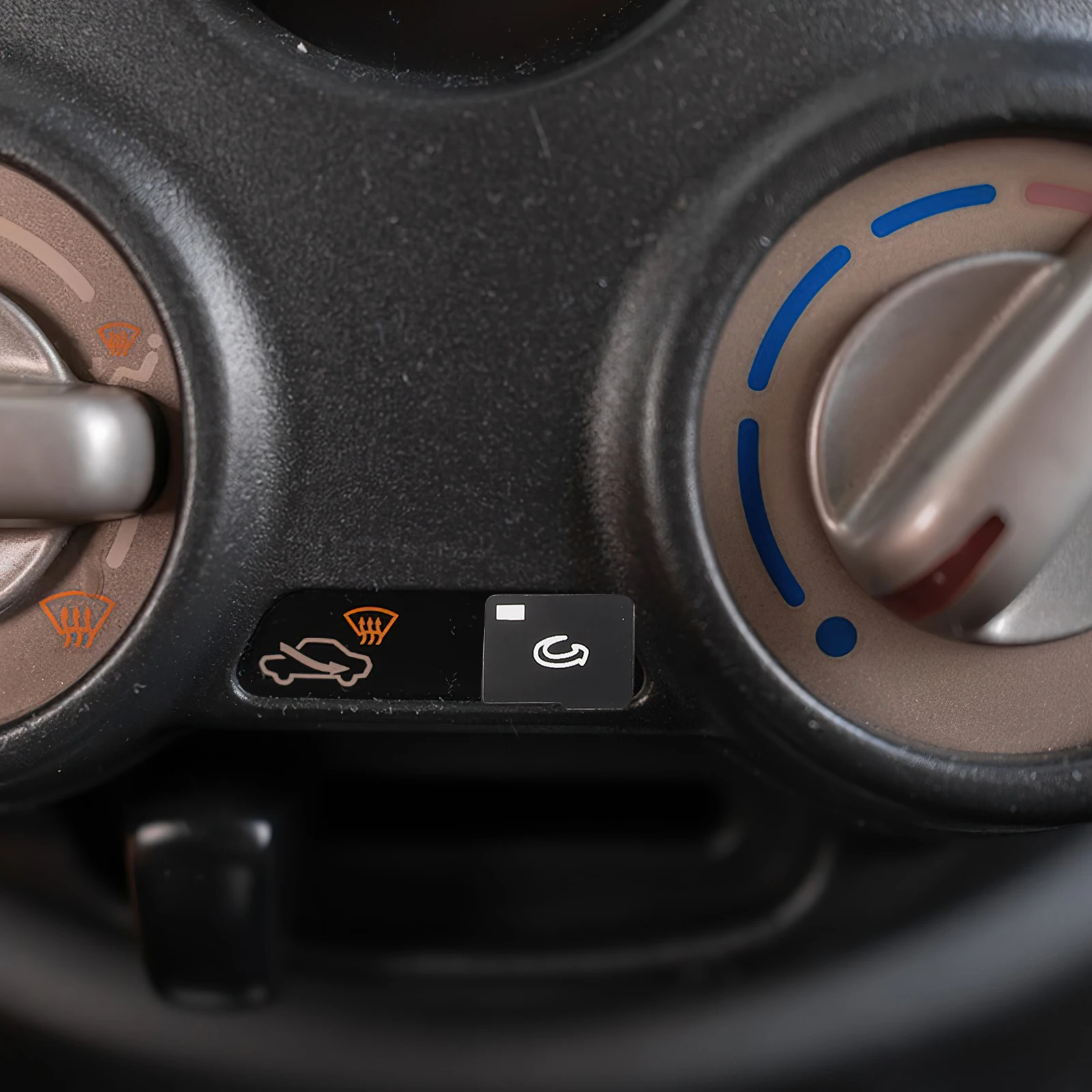 2pcs Interior Stickers Durable Material Easy Installation Button Restoration Versatile Use Automotive Decals Car Center Console
2pcs Interior Stickers Durable Material Easy Installation Button Restoration Versatile Use Automotive Decals Car Center Console