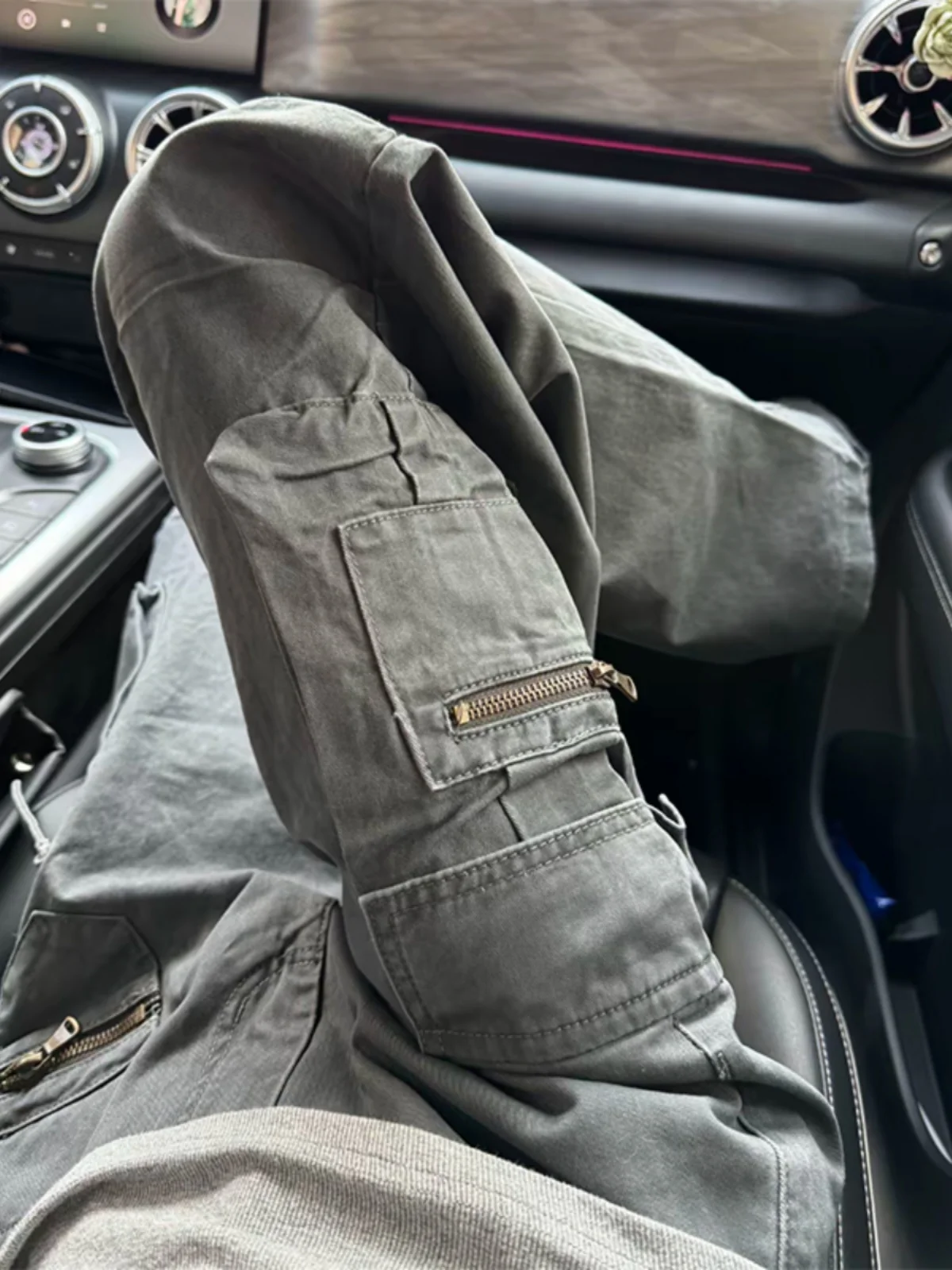 Deep Grey Multi-Pocket Logging Work Pants Men's American High Street Paratrooper Flared Trousers Zipper Functional Straight L...
Deep Grey Multi-Pocket Logging Work Pants Men's American High Street Paratrooper Flared Trousers Zipper Functional Straight L...