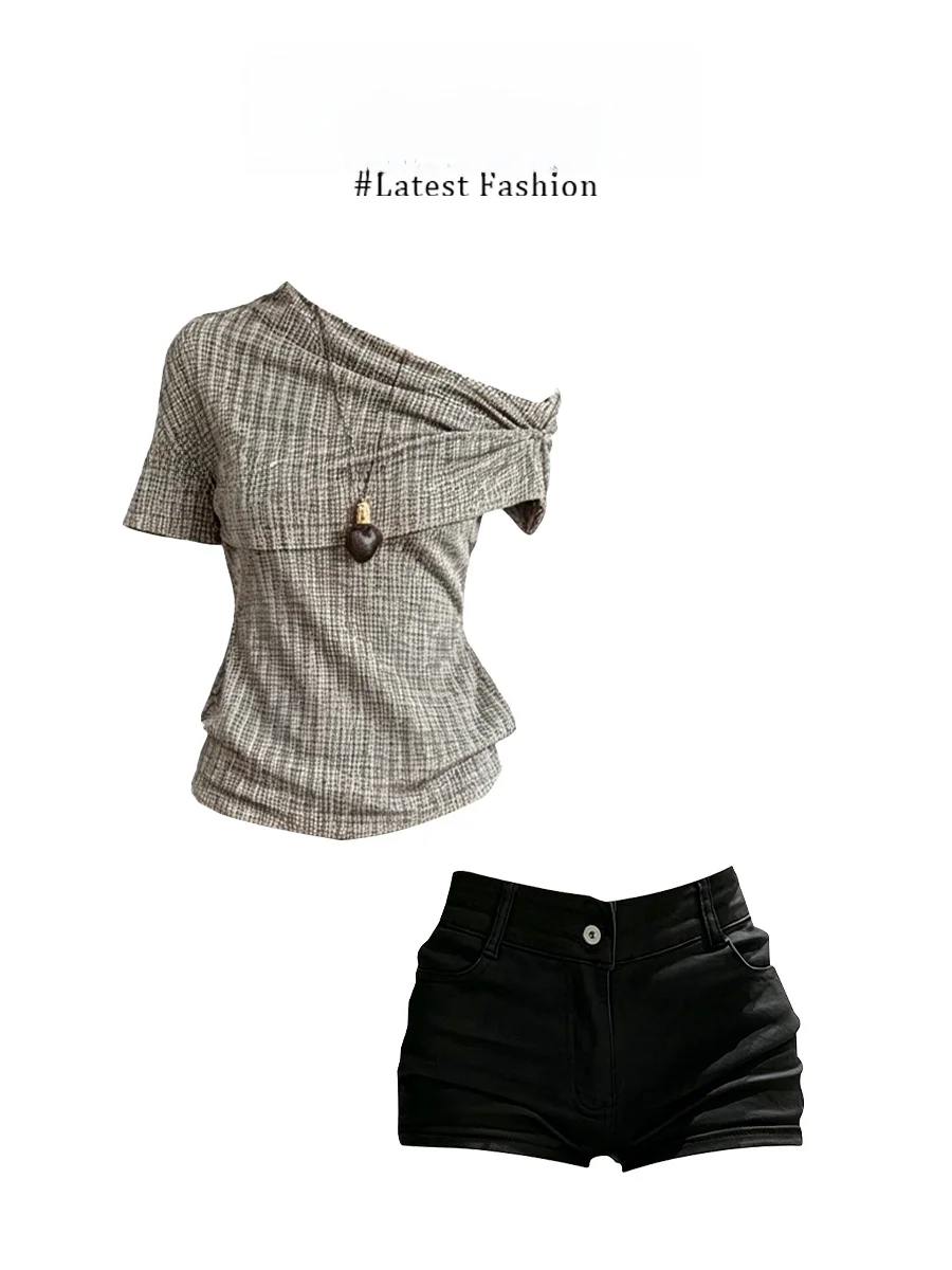 Parkyeon Korean Style Street Fashion Striped Shoulder Knitted Short Sleeve T-Shirt Women's Summer High Waist Shorts Set
Parkyeon Korean Style Street Fashion Striped Shoulder Knitted Short Sleeve T-Shirt Women's Summer High Waist Shorts Set