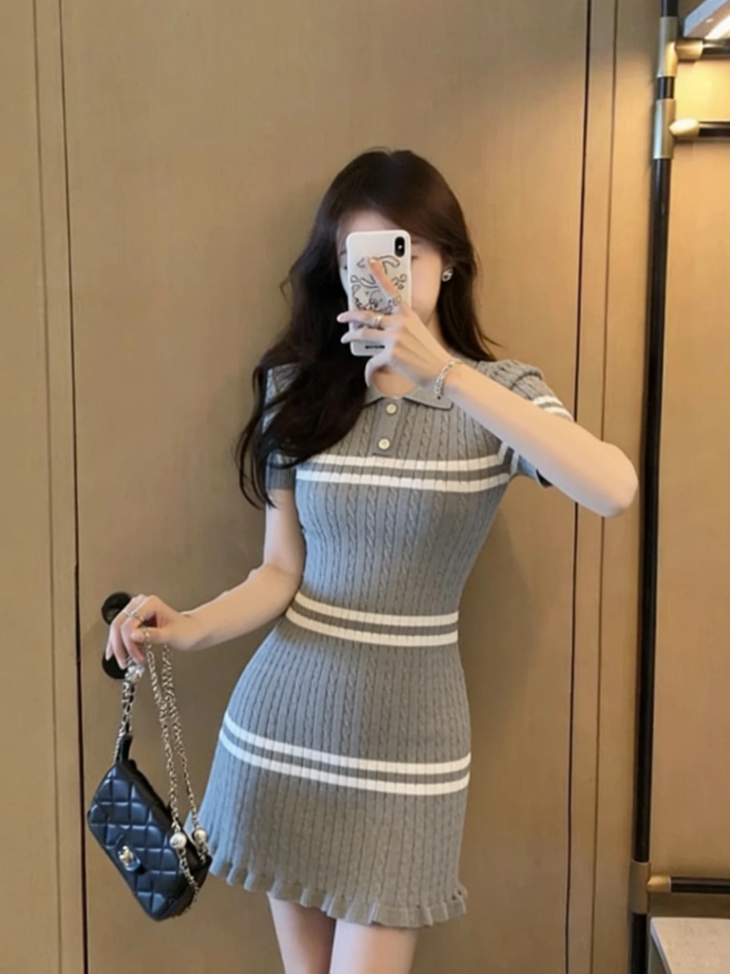 VIBE Preppy Style Women's Knitted Dress Sweet College Style Midi Dress Short Sleeve Turn-down Collar Slim Fit Soft Fabric
VIBE Preppy Style Women's Knitted Dress Sweet College Style Midi Dress Short Sleeve Turn-down Collar Slim Fit Soft Fabric