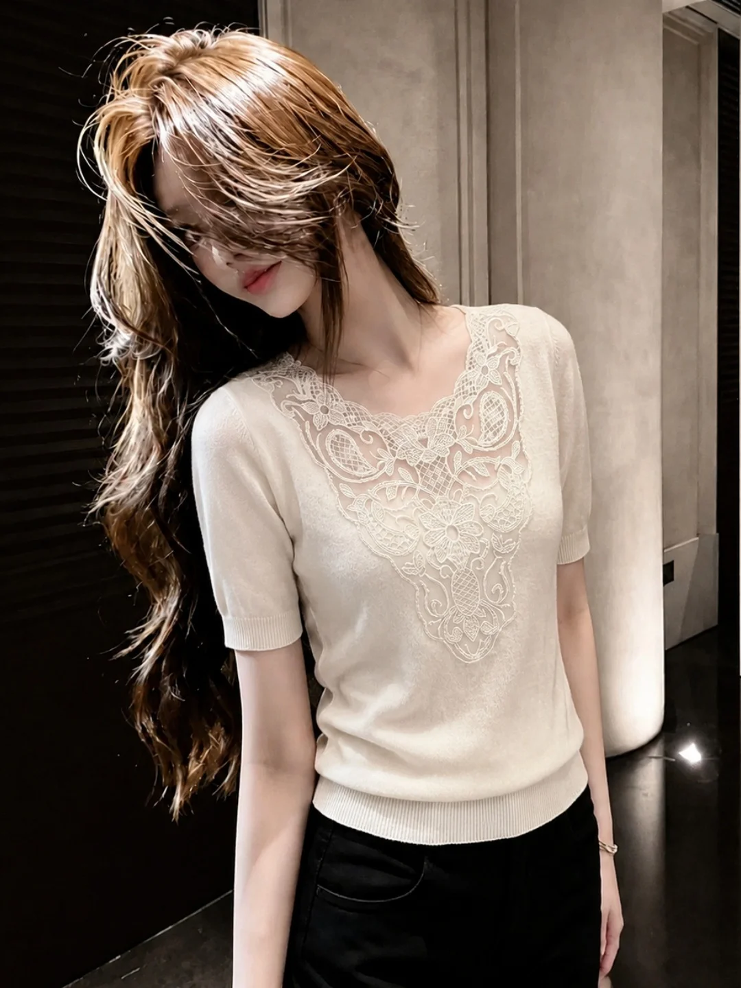 Elegant Lace Splice Ice Silk Knitted Shirt Summer 2026 Fashionable Lightweight Age-Defying Top Stylish Versatile Shirt
Elegant Lace Splice Ice Silk Knitted Shirt Summer 2026 Fashionable Lightweight Age-Defying Top Stylish Versatile Shirt