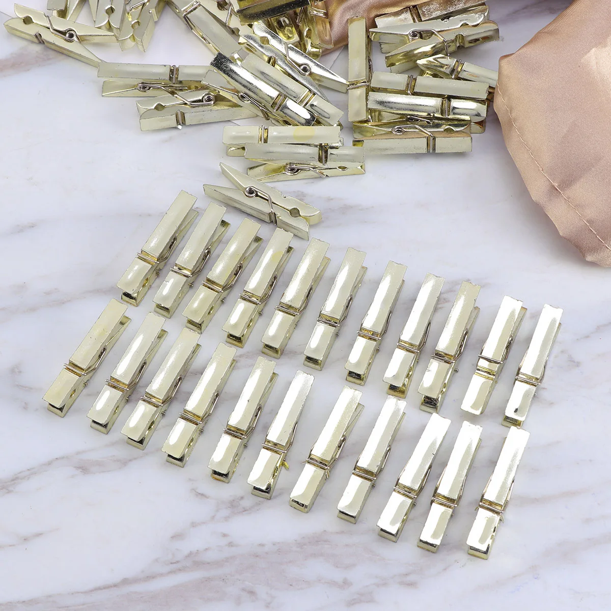 50Pcs Mini Plastic Clothespins Photo Clips Multi-Function Paper Message Pegs for Home Office Decoration Photo Clips
50Pcs Mini Plastic Clothespins Photo Clips Multi-Function Paper Message Pegs for Home Office Decoration Photo Clips