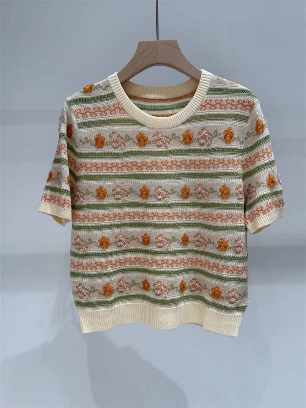 Women's Clothing 2025 New Product Round Neck Silk Polyester Short Sleeve T-shirt Embroidered Flower Stripe Top
Women's Clothing 2025 New Product Round Neck Silk Polyester Short Sleeve T-shirt Embroidered Flower Stripe Top