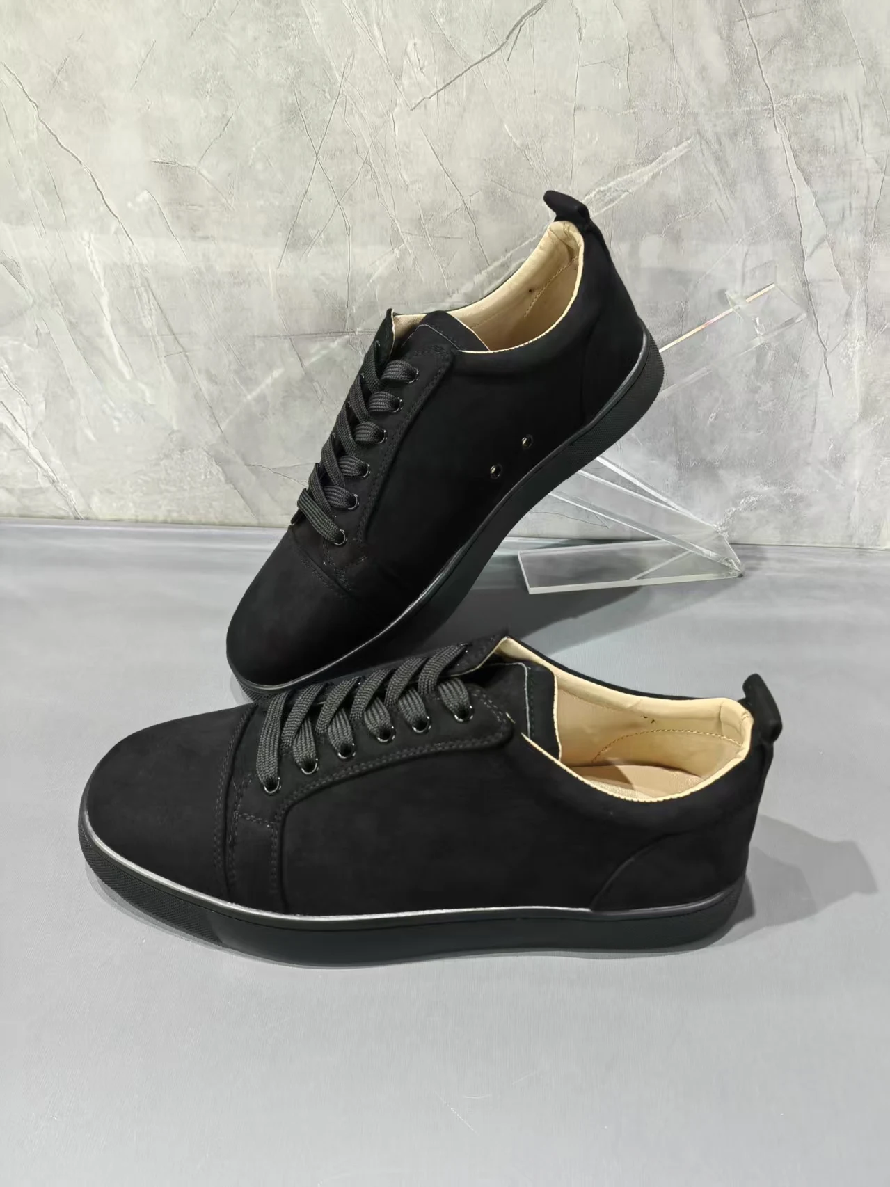 Luxury Official Black Men Shoes Flat Heel Low Top Suede Leather Designer Casual Flats Loafers Shoes Breathable Sneakers Shoes
Luxury Official Black Men Shoes Flat Heel Low Top Suede Leather Designer Casual Flats Loafers Shoes Breathable Sneakers Shoes