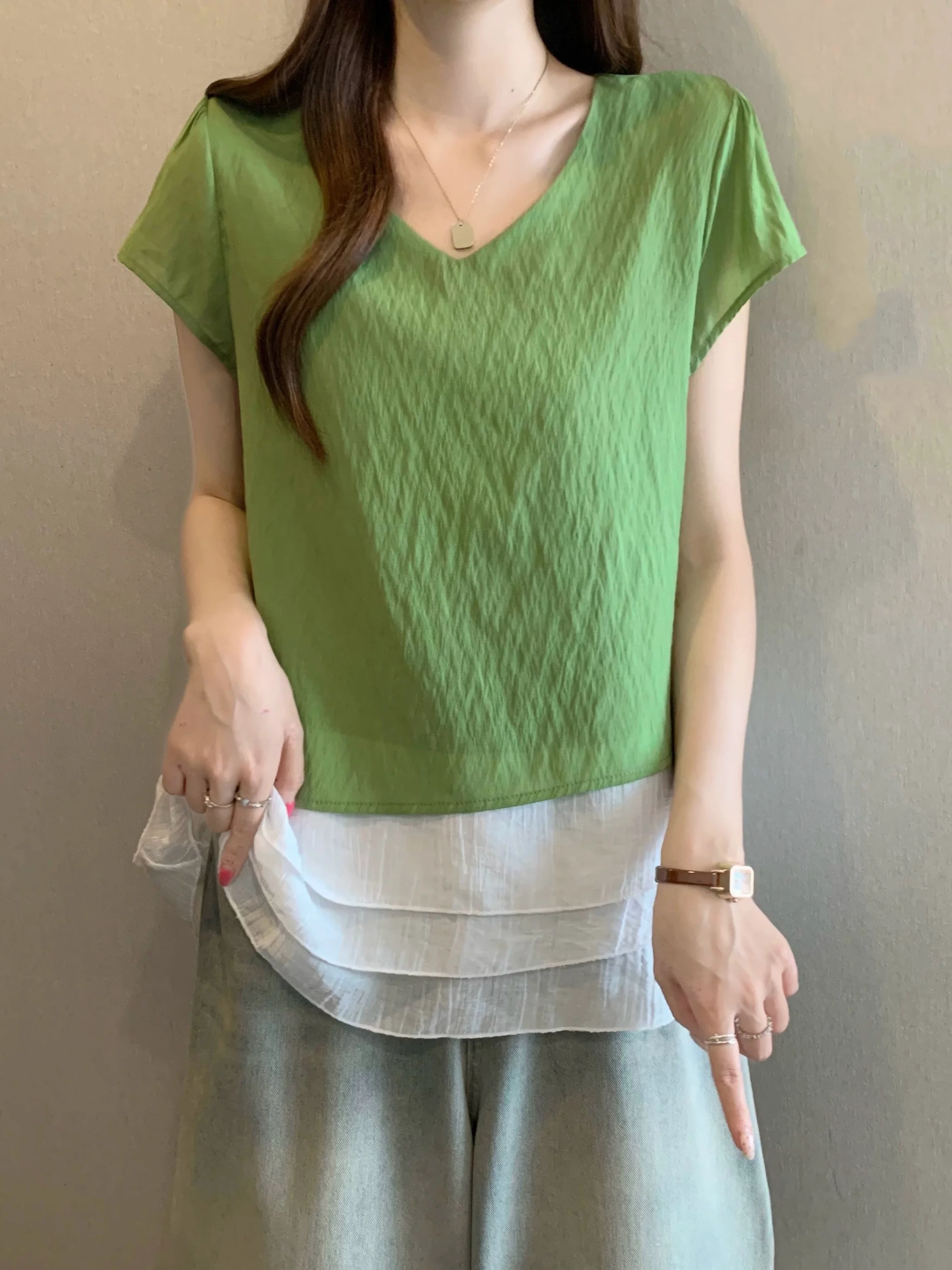 Green V-Neck Shoulder Shirt Women's plus Size Summer New Style Loose Fit Commute Style Short Sleeve Korean Version Blouse
Green V-Neck Shoulder Shirt Women's plus Size Summer New Style Loose Fit Commute Style Short Sleeve Korean Version Blouse