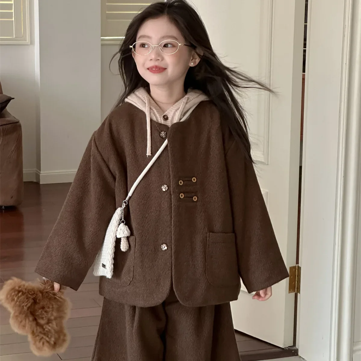 Girls Suit 2024 Winter New Childrens Wear Korean Style Baby Girl Foreign Thickened Woolen Coat Pants Two-piece Fashion Casual
Girls Suit 2024 Winter New Childrens Wear Korean Style Baby Girl Foreign Thickened Woolen Coat Pants Two-piece Fashion Casual