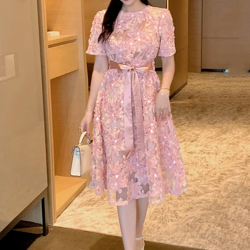 Summer New Short Sleeve Embroidery Flower Round Neck Midi Dress Lace-Up Office Lady High Waist Sequin Women's Vestidos
Summer New Short Sleeve Embroidery Flower Round Neck Midi Dress Lace-Up Office Lady High Waist Sequin Women's Vestidos
