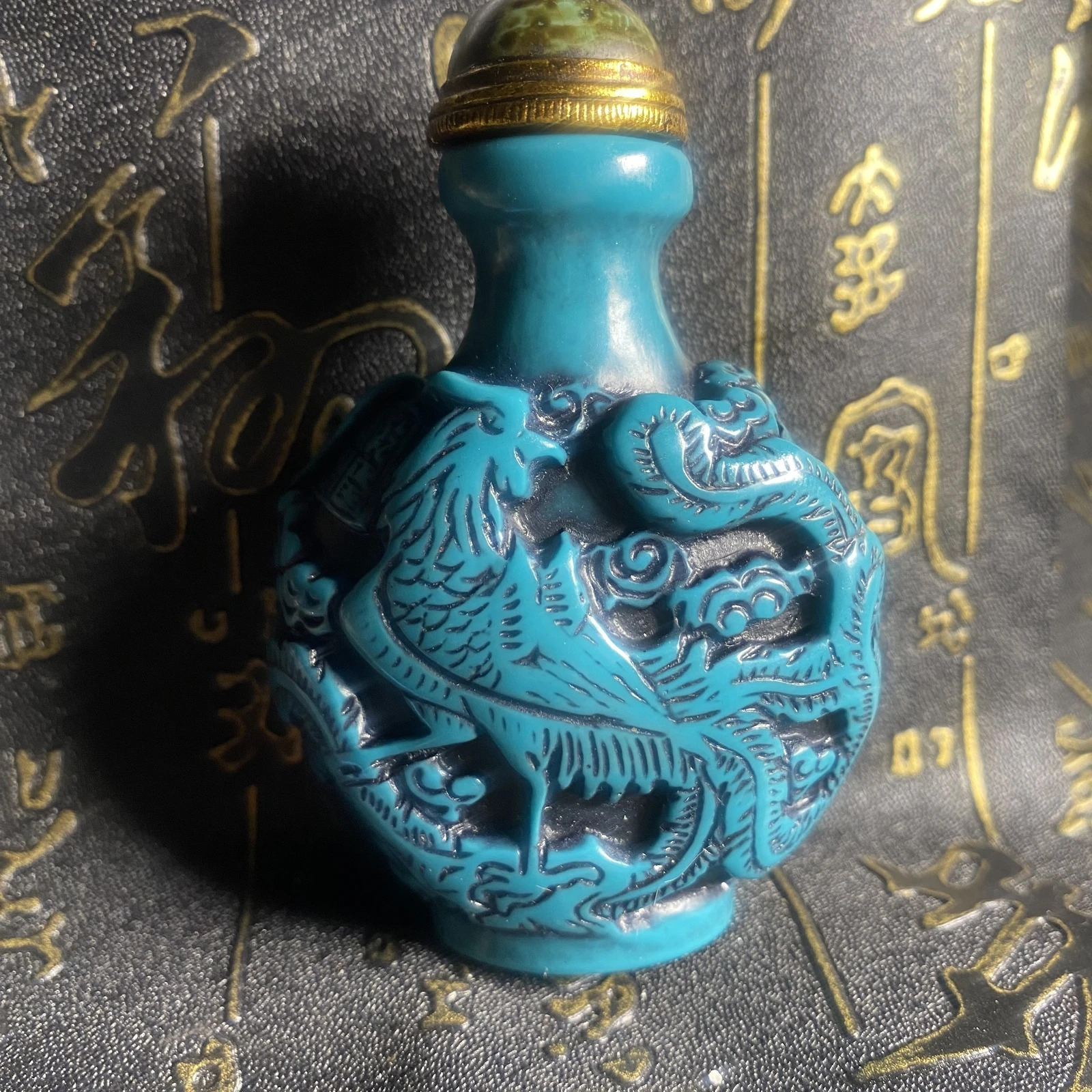 Rare Hand-Carved Snuff Bottle in Ancient China Folk Art Collection Retro Crafts
Rare Hand-Carved Snuff Bottle in Ancient China Folk Art Collection Retro Crafts