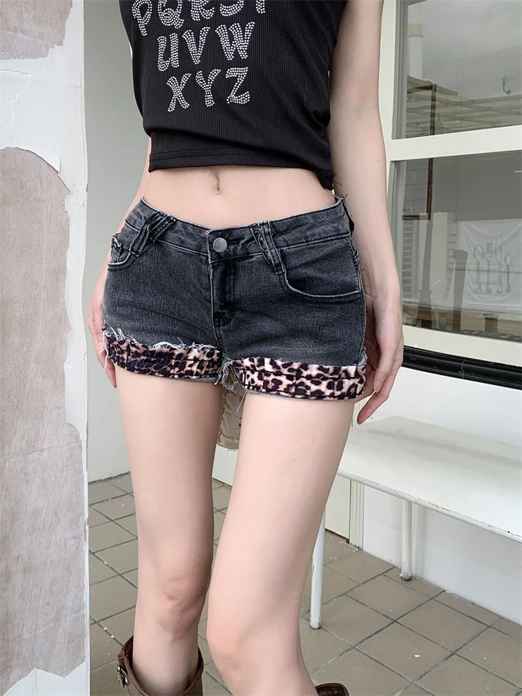 Women's Leopard Print Edge Splicing Denim Shorts Girl Summer Street Sexy High Waisted Shorts Female Straight Mini Pants
Women's Leopard Print Edge Splicing Denim Shorts Girl Summer Street Sexy High Waisted Shorts Female Straight Mini Pants