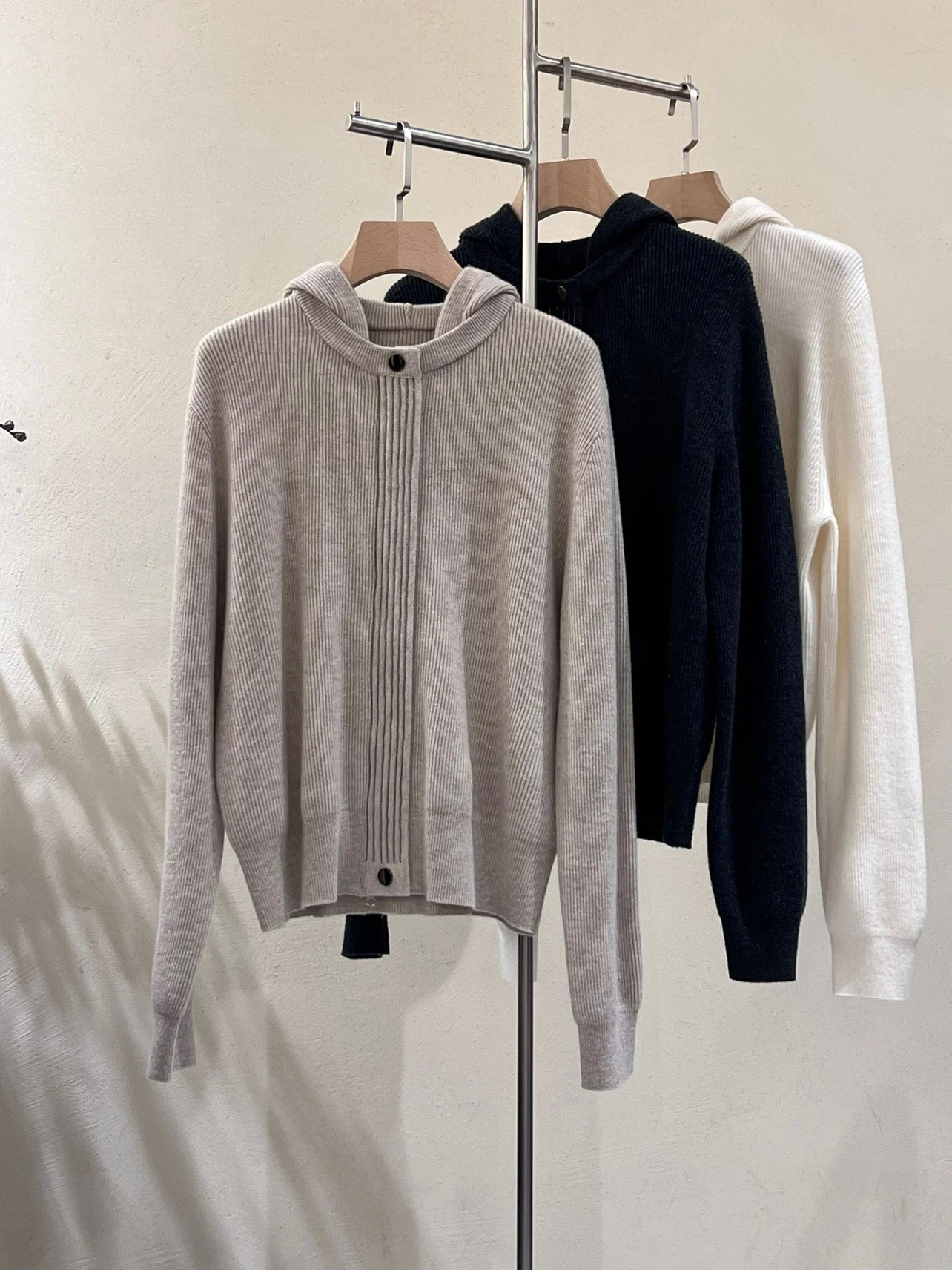 Italy B*C Fashion Winter New Hooded Solid Color Wool Sweater Cardigan Zipper Long Sleeve High Quality Coat Top
Italy B*C Fashion Winter New Hooded Solid Color Wool Sweater Cardigan Zipper Long Sleeve High Quality Coat Top