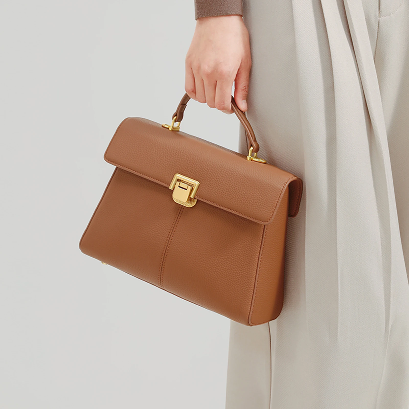 ITAMOOD Genuine Leather Handbag Luxury Women Shoulder Bag Suitable for Christmas Gifting Metal Buckle Crossbody Office Lady Bag
ITAMOOD Genuine Leather Handbag Luxury Women Shoulder Bag Suitable for Christmas Gifting Metal Buckle Crossbody Office Lady Bag