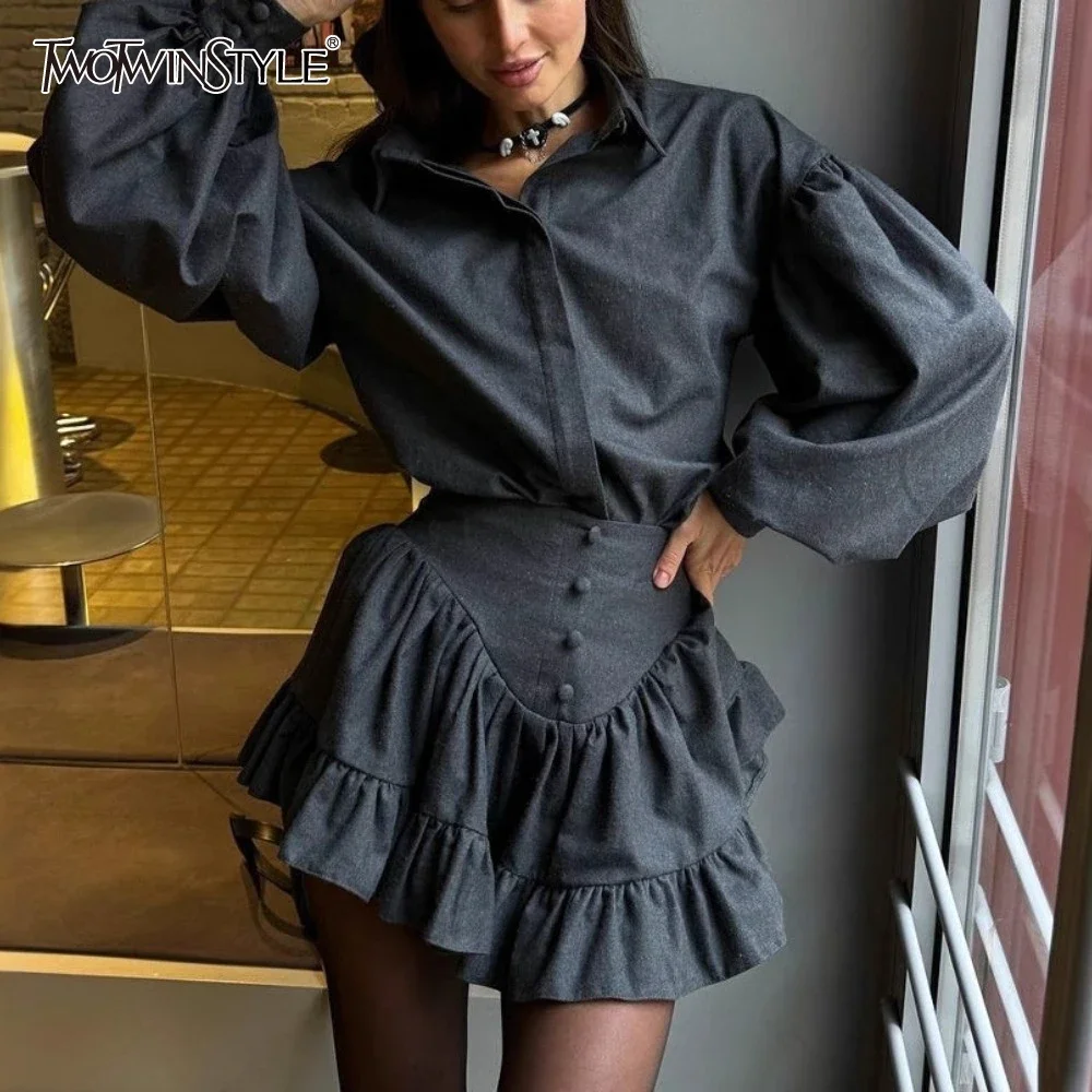 TWOTWINSTYLE Solid Two Piece Set for Women Lapel Long Sleeve Blouse High Waist Mini Skirt Chic Sets Female New
TWOTWINSTYLE Solid Two Piece Set for Women Lapel Long Sleeve Blouse High Waist Mini Skirt Chic Sets Female New