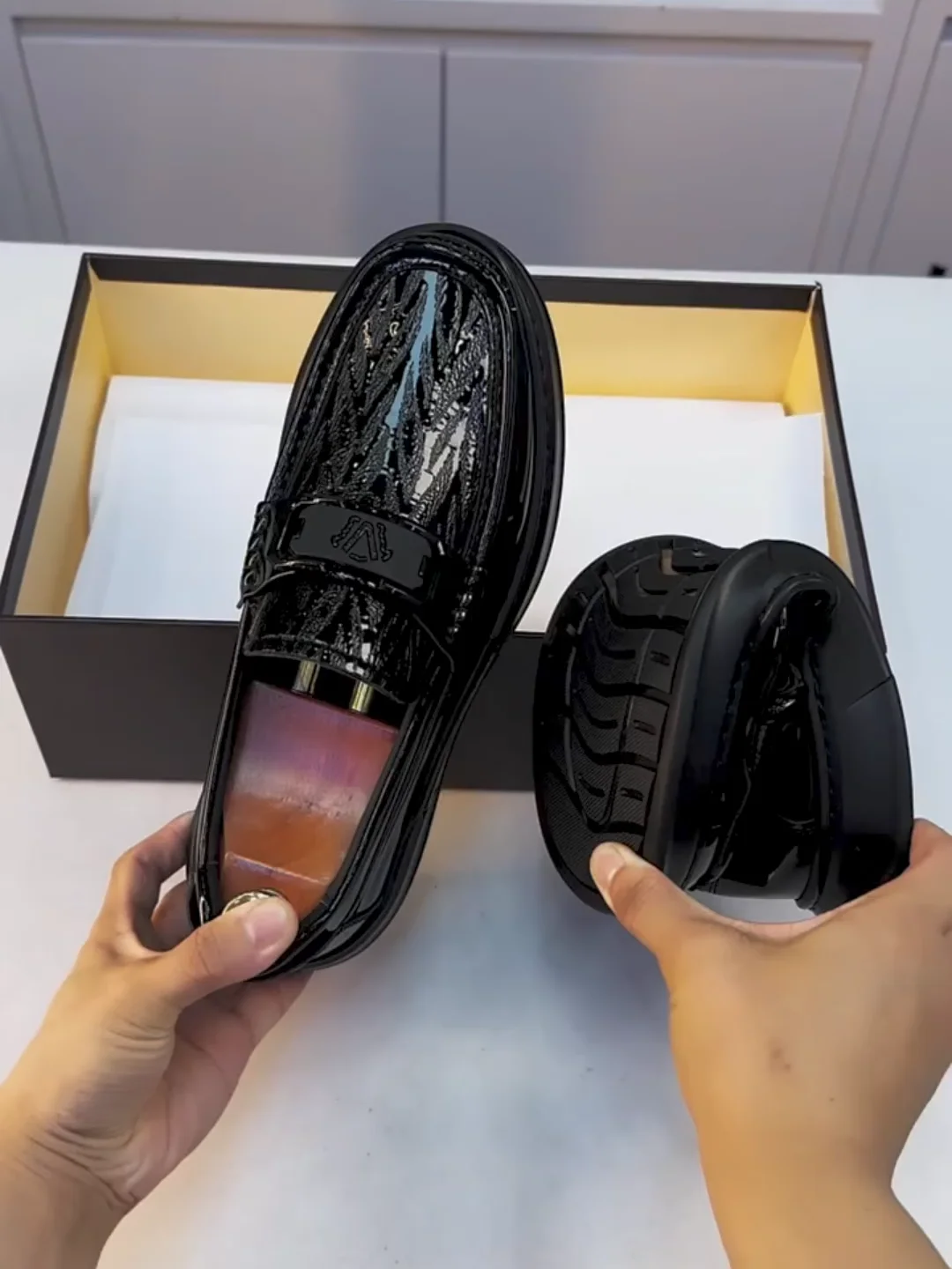 New C761 Men's Casual Comfortable Pure Leather Shoes High Quality Fashionable Versatile Business European Style Elegant
New C761 Men's Casual Comfortable Pure Leather Shoes High Quality Fashionable Versatile Business European Style Elegant