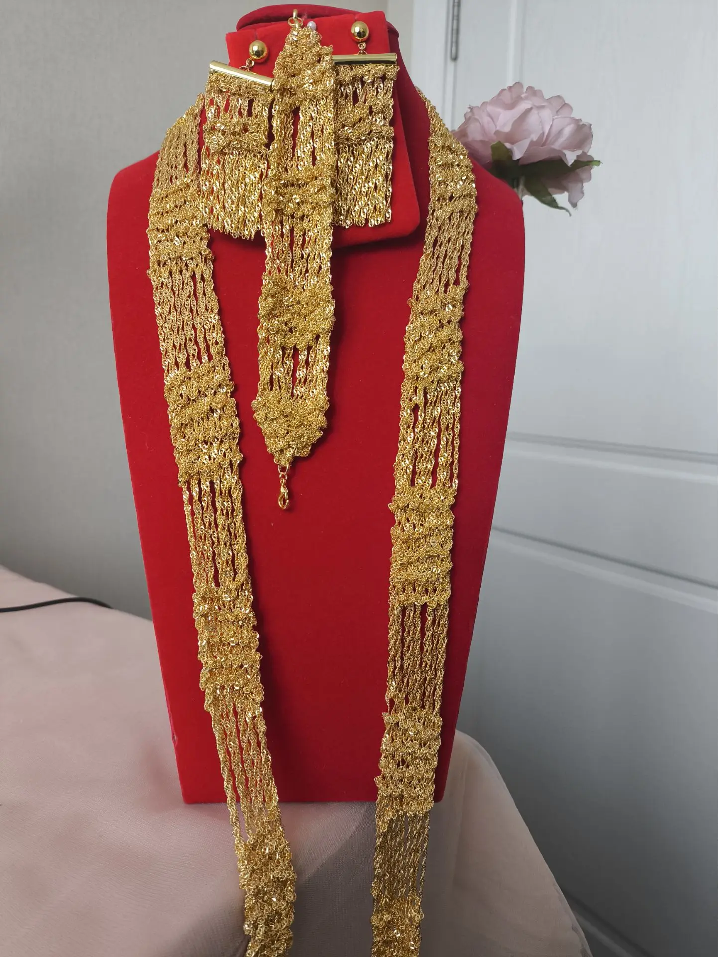 Dubai New 24K Gold Plated Necklace Earrings Bracelet Gift for Women's Friends High end Wedding Party Jewelry Set DD10625
Dubai New 24K Gold Plated Necklace Earrings Bracelet Gift for Women's Friends High end Wedding Party Jewelry Set DD10625