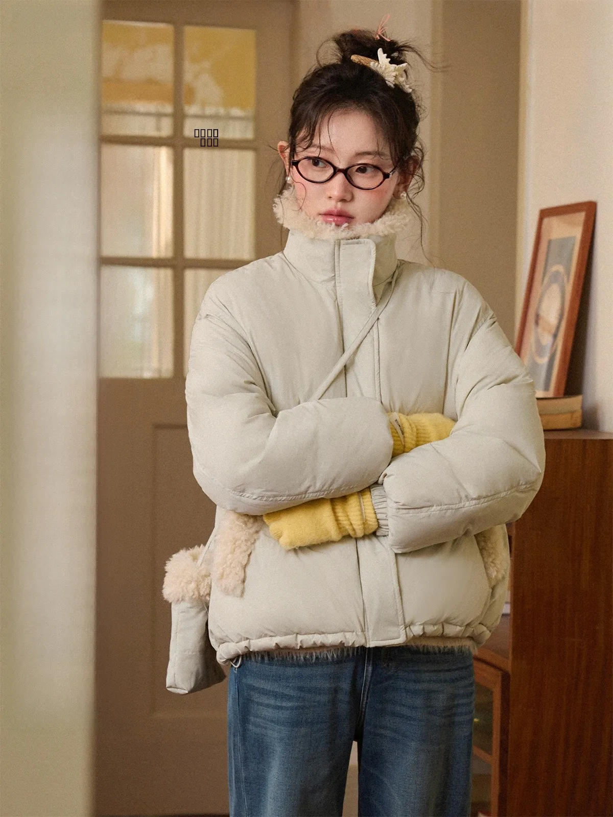 Водонепроницаемая пуховая куртка с воротником из овечьего меха и маленькой сумкой через плечо от Miss Squirrel Casual Sle Thiened Long Sve...
Водонепроницаемая пуховая куртка с воротником из овечьего меха и маленькой сумкой через плечо от Miss Squirrel Casual Sle Thiened Long Sve...