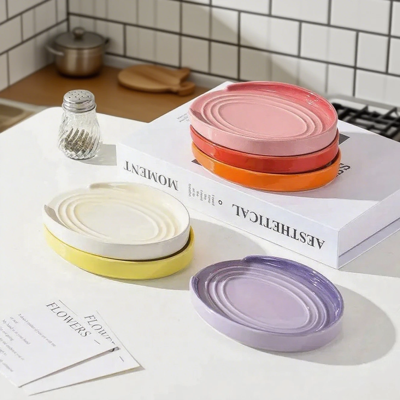  Ceramic storage rack tray, kitchen dessert and pastry tray, pot lid and spoon storage rack, kitchen supplies
Ceramic storage rack tray, kitchen dessert and pastry tray, pot lid and spoon storage rack, kitchen supplies