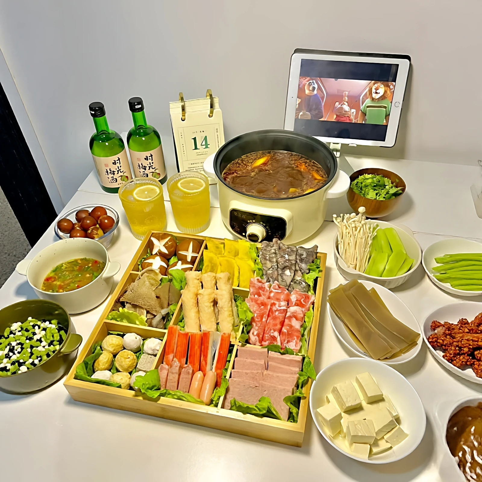 Многофункциональная тарелка в китайском стиле для хого, домашняя коробка для хранения продуктов, поднос для чая, квадратный деревянный поднос с уникальным дизайном
Многофункциональная тарелка в китайском стиле для хого, домашняя коробка для хранения продуктов, поднос для чая, квадратный деревянный поднос с уникальным дизайном