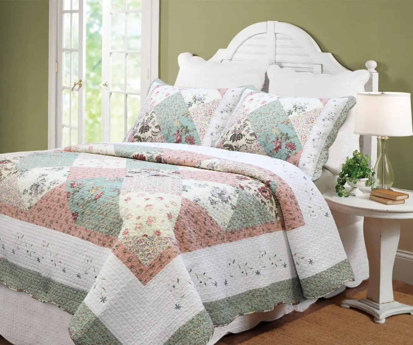 Floral Patchwork Cotton Quilt Bedding Set, Reversible Queen Size with Scalloped Edge, 3-Piece Country Style
Floral Patchwork Cotton Quilt Bedding Set, Reversible Queen Size with Scalloped Edge, 3-Piece Country Style