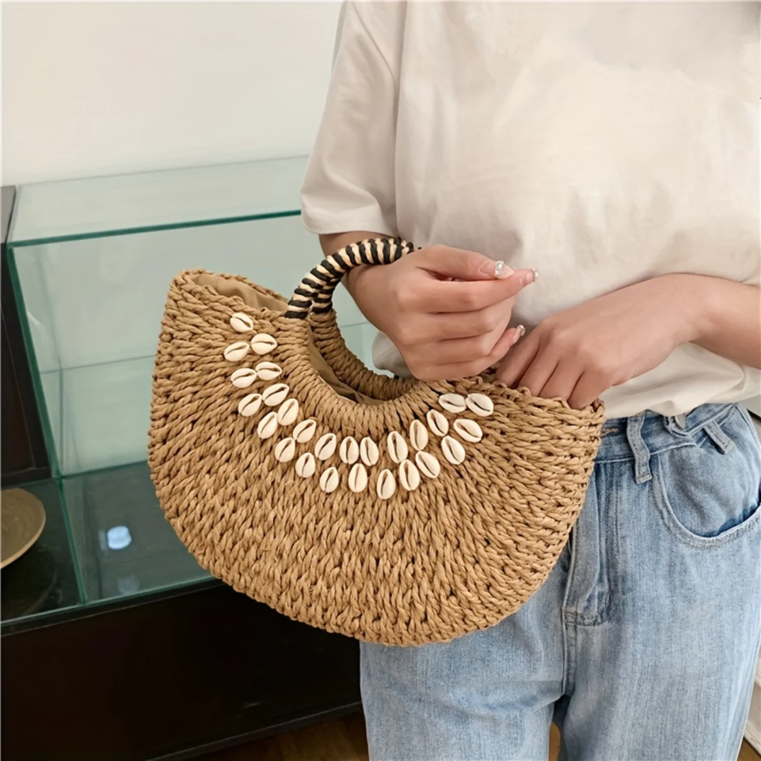 Eco-Friendly Straw Tote Bag with Ring Handle for Summer Beach Vacations - Women's Chic Travel Handbag
Eco-Friendly Straw Tote Bag with Ring Handle for Summer Beach Vacations - Women's Chic Travel Handbag