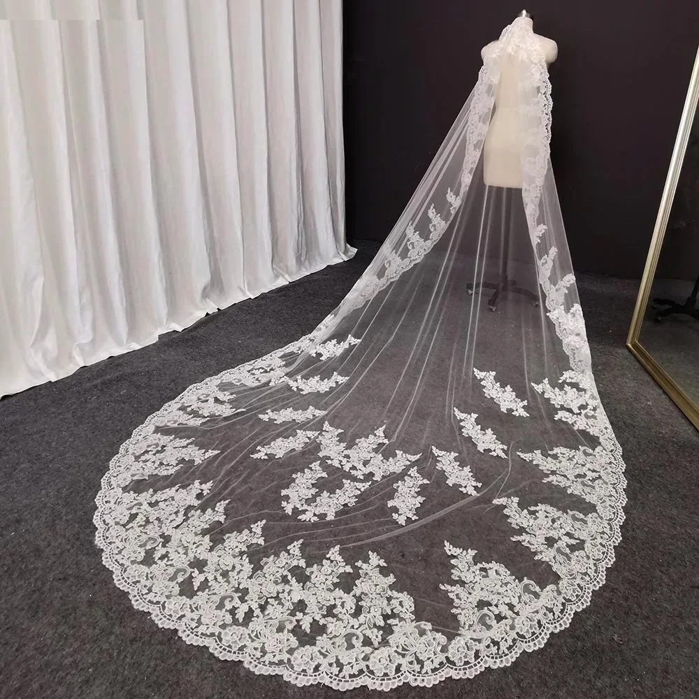 Cathedral wedding veil with comb, soft tulle, ivory/white veil, wedding accessories, 3 meters long
Cathedral wedding veil with comb, soft tulle, ivory/white veil, wedding accessories, 3 meters long