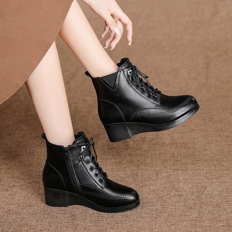 New Autumn Winter Women Leather Boots Round Toe Anti-slip Flat Bottom Chunky Heels High Heels Short Warm Cotton Boots
New Autumn Winter Women Leather Boots Round Toe Anti-slip Flat Bottom Chunky Heels High Heels Short Warm Cotton Boots
