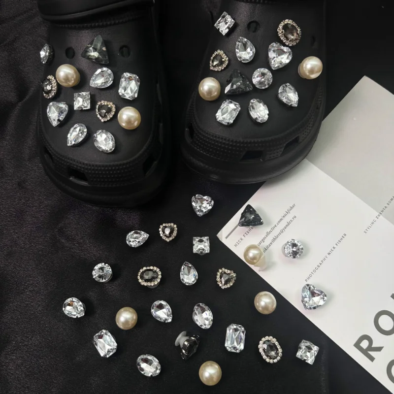 24PCS Fashion Shoe Charms Set Accessories Hole Shoe Buckle DIY Vintage Gem Pearls Diamond DIY 3D Shoes Decorations
24PCS Fashion Shoe Charms Set Accessories Hole Shoe Buckle DIY Vintage Gem Pearls Diamond DIY 3D Shoes Decorations