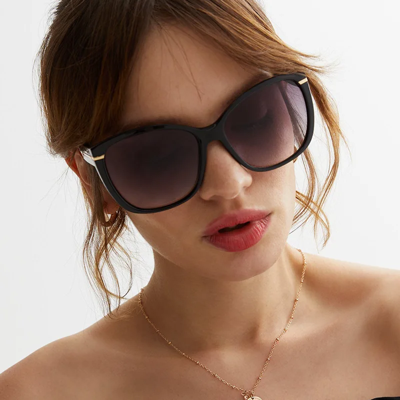 Large-framed Cat-eye Fashionable Sunglasses High-end Retro Sunglasses 2025 New Style Catwalk Street Style Personality
Large-framed Cat-eye Fashionable Sunglasses High-end Retro Sunglasses 2025 New Style Catwalk Street Style Personality