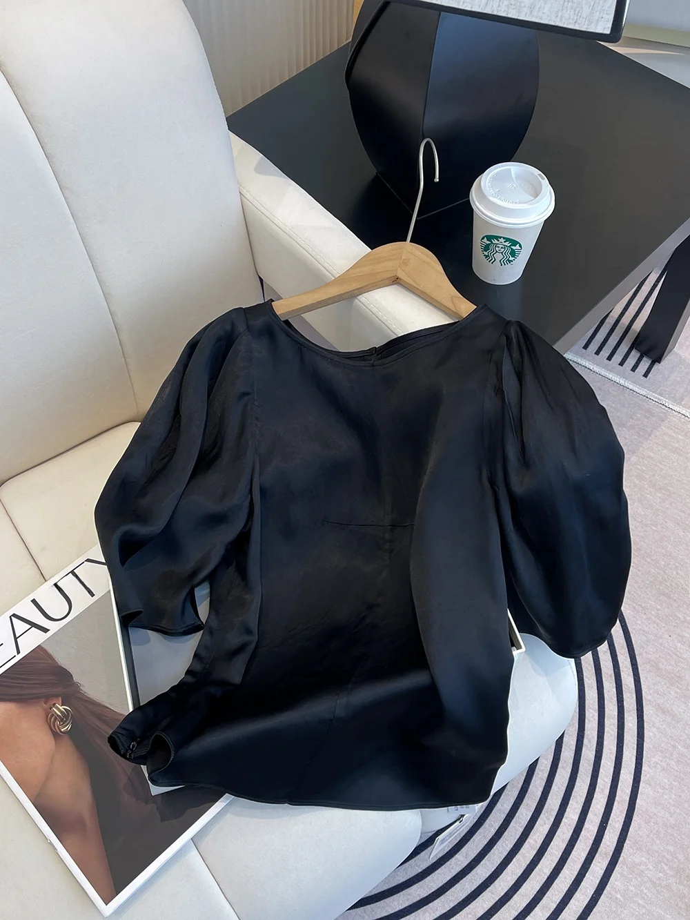 Black Acetate Satin Bubble Sleeve Shirt Women's Fashionable Summer New Style Short Sleeve Elegant Ladylike Trendy Top
Black Acetate Satin Bubble Sleeve Shirt Women's Fashionable Summer New Style Short Sleeve Elegant Ladylike Trendy Top