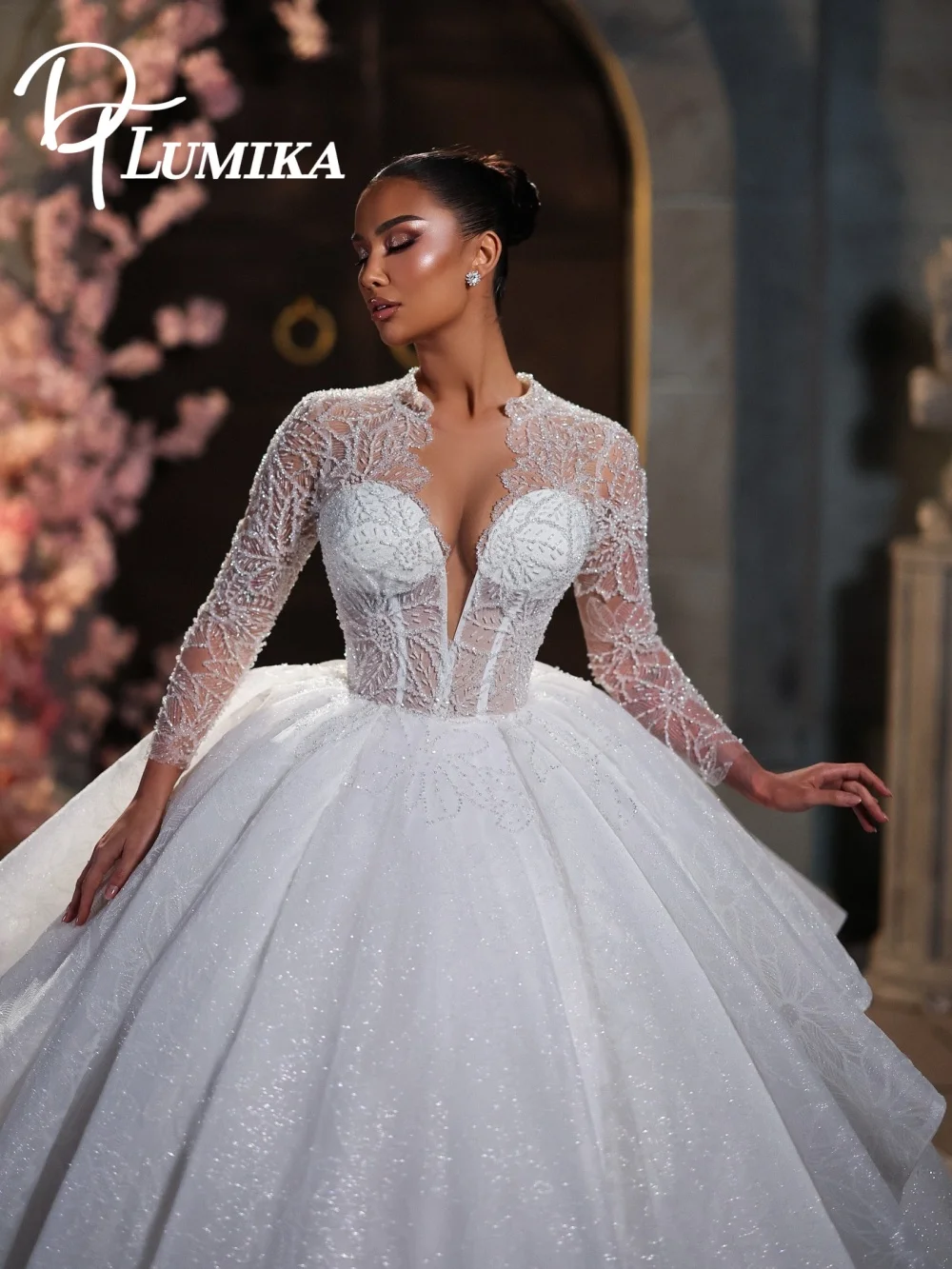 Elegant Long Sleeve Lace Wedding Dress 2026 Delicate Beaded Bridal Dress Luxury Glitter Tulle Bridal Gown Vestidos De Novia
Elegant Long Sleeve Lace Wedding Dress 2026 Delicate Beaded Bridal Dress Luxury Glitter Tulle Bridal Gown Vestidos De Novia