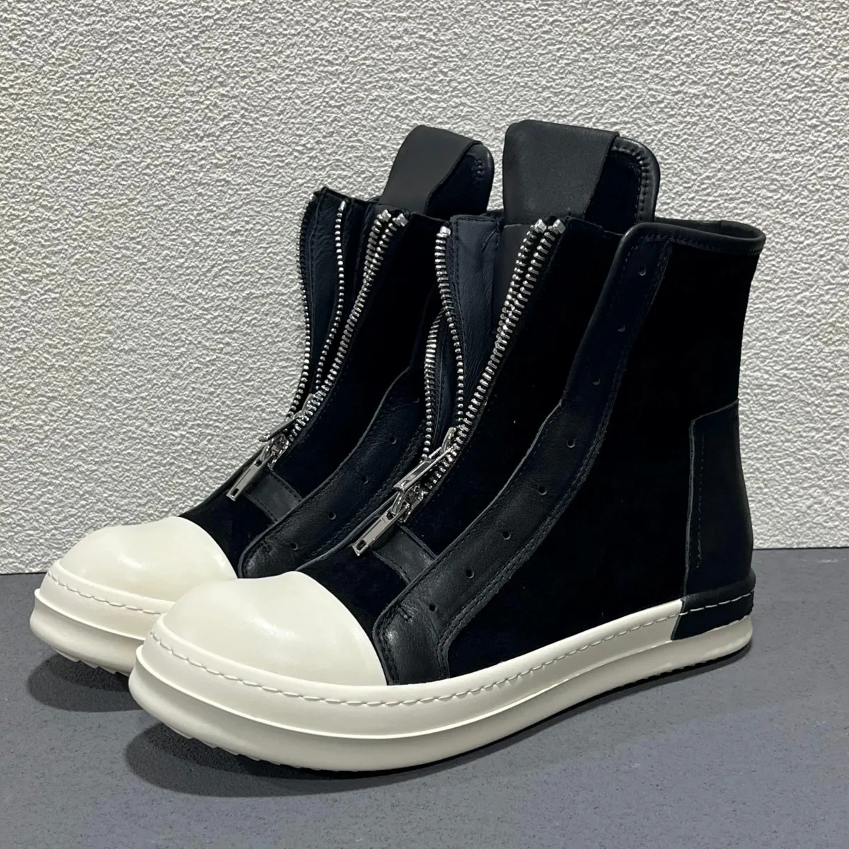 Genuine Leather High Top Men's Shoe Height Increasing Suede Ankle Boot Thick Bottom Front ZIP Casual Sneakers Shoes Short Boots
Genuine Leather High Top Men's Shoe Height Increasing Suede Ankle Boot Thick Bottom Front ZIP Casual Sneakers Shoes Short Boots