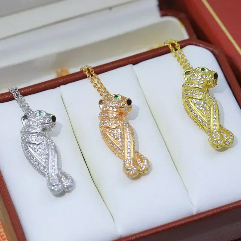 2025 Hot classic brand 925 Sterling Silver Leopard Necklace Ladies temperament luxury high jewelry party Valentine's Day gift
2025 Hot classic brand 925 Sterling Silver Leopard Necklace Ladies temperament luxury high jewelry party Valentine's Day gift