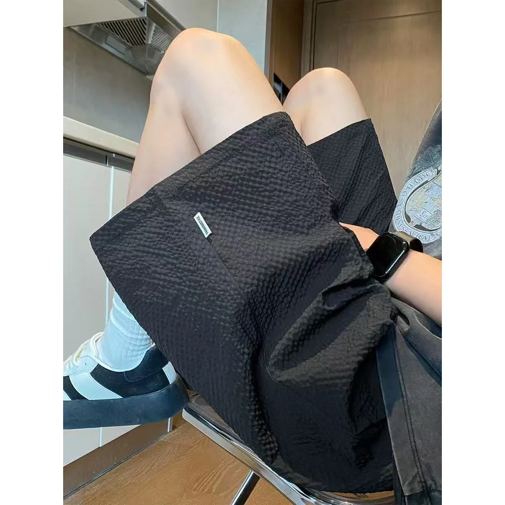 Casual Bubble Summer Thin Loose Dirt-Resistant Beach Sports Men's Five-Quarter Casual Mid-Length Shorts
Casual Bubble Summer Thin Loose Dirt-Resistant Beach Sports Men's Five-Quarter Casual Mid-Length Shorts