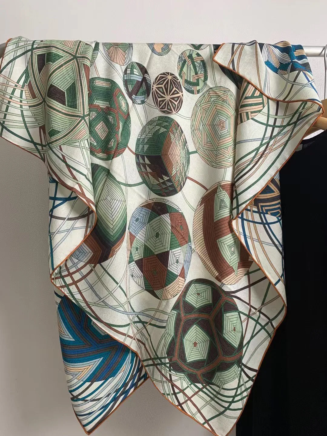 2024 Winter Double-sided Print Cashmere Wool Silk Scarf Designer Luxury Hand Rolled Edges Shawl Square Scarves Cape Accessories
2024 Winter Double-sided Print Cashmere Wool Silk Scarf Designer Luxury Hand Rolled Edges Shawl Square Scarves Cape Accessories