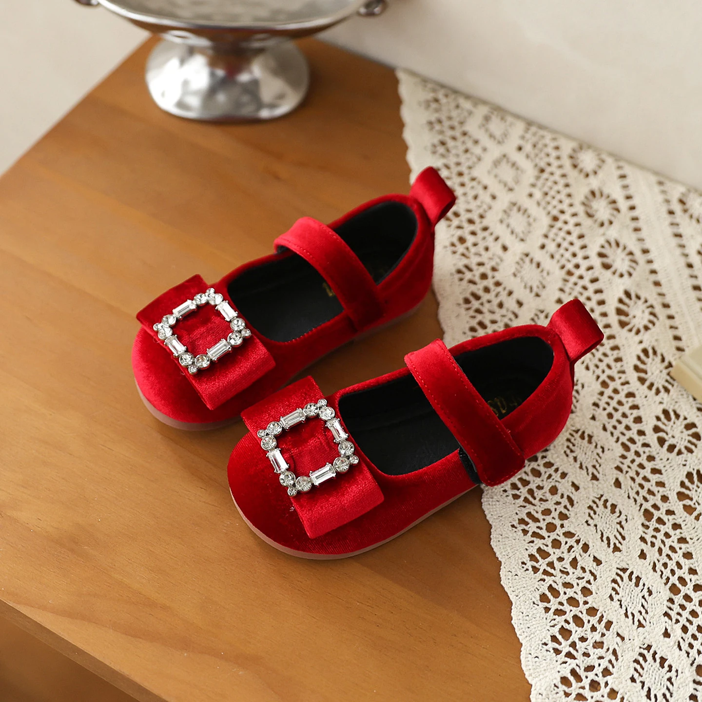 Детская повседневная обувь, низкие туфли, бархатные весенние туфли с бантом для девочек, противоскользящие туфли на липучке, красные, черные, размеры 21-30.
Детская повседневная обувь, низкие туфли, бархатные весенние туфли с бантом для девочек, противоскользящие туфли на липучке, красные, черные, размеры 21-30.